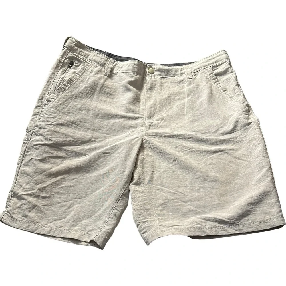 NordicTrack Cargo Shorts Khaki 3 Zip Pockets Hiking‎ Camp Casual Mens Size 42
